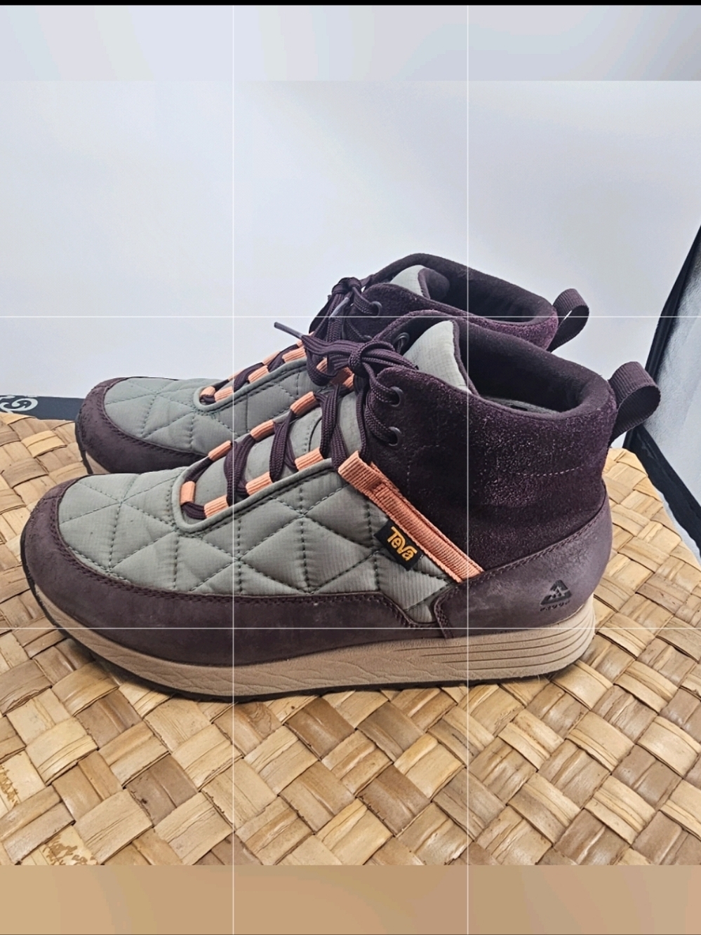 Teva Ember Commute WP Lace Up Boots Size 9.5